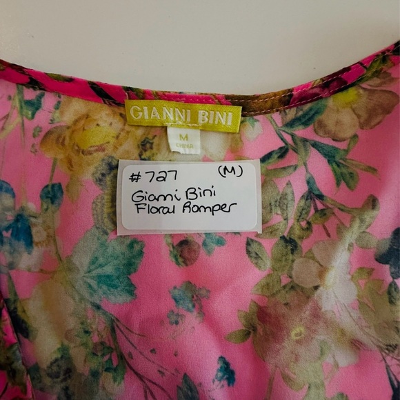 Gianni Bini Pink Floral Romper, size Medium - Picture 2 of 4